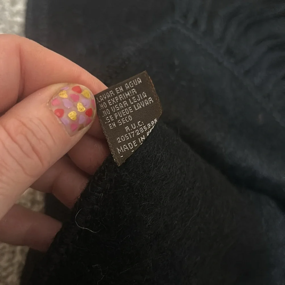 Camargo Alpaca Scarf with Alpaca Stitched Logo - Black